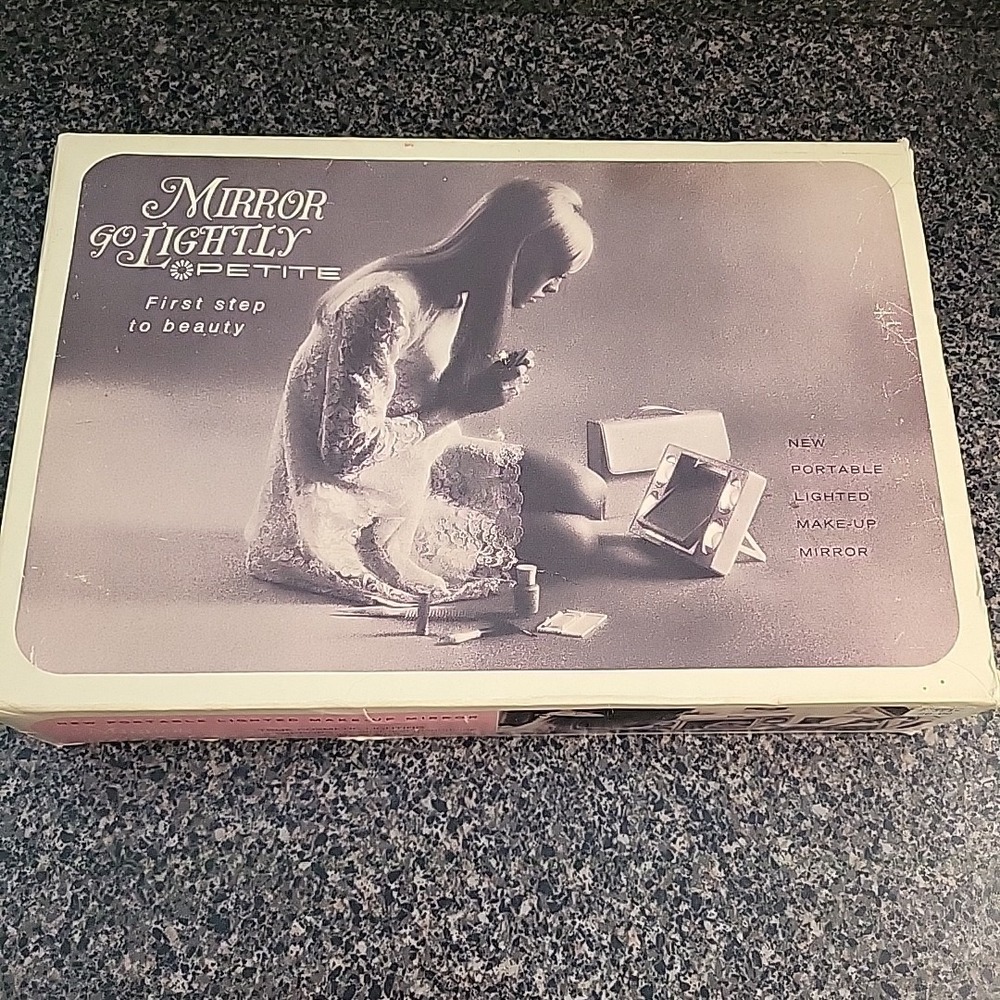 VINTAGE Mirror Go Lightly Petite Make Up Mirror‎ Magnifying Original Box READ